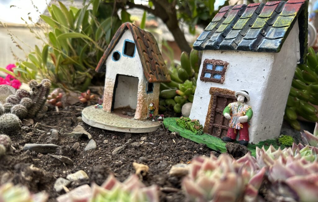 Traditional Ecuadorian ceramic figurines
