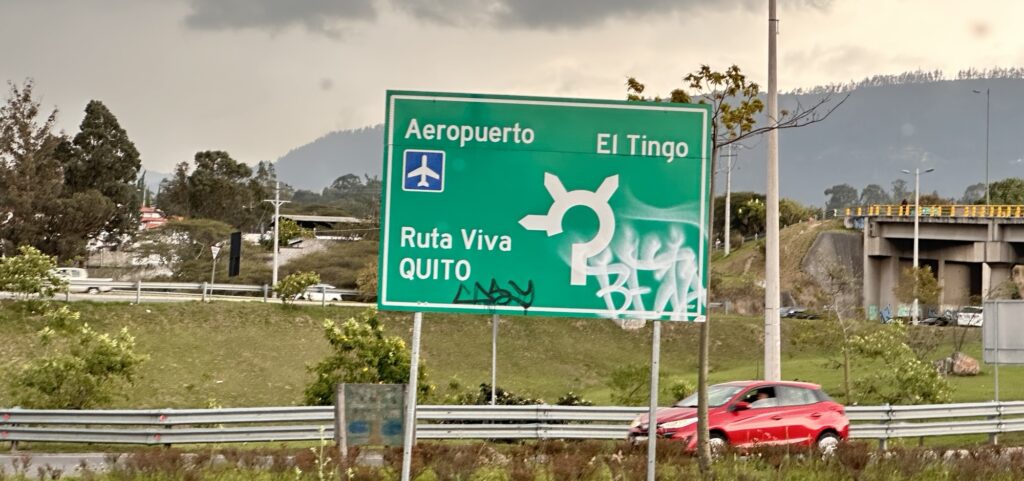 A sign to Quito airport