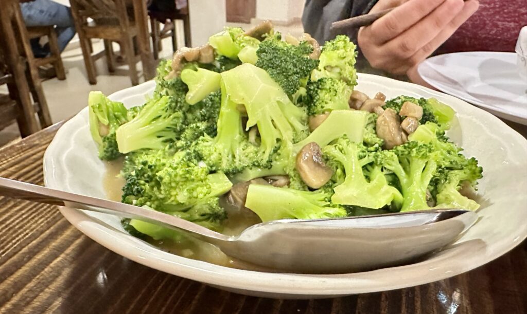 Mushrooms and broccoli