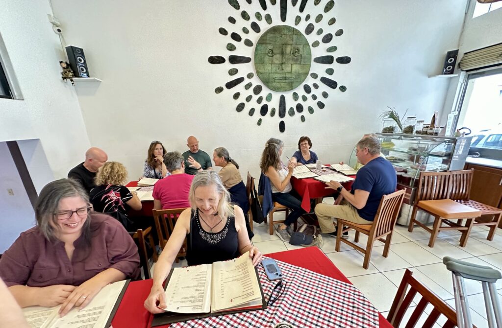 restaurant with people